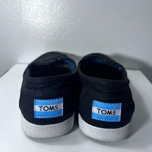 Tom’s women slip ins